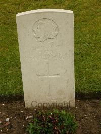 Etaples Military Cemetery - Grant, James Henry